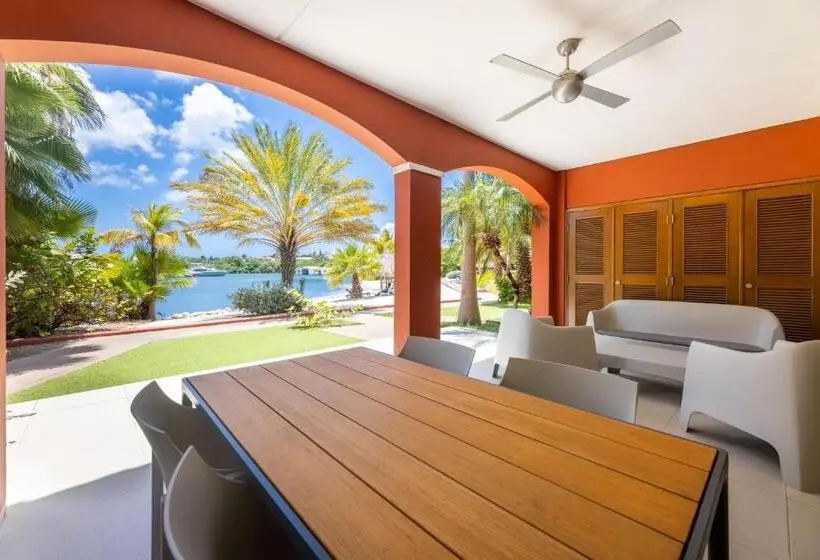 آپارتمان 1 خوابه با تراس, Spanish Water Apartments