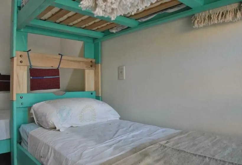 ルームシェアのワンベッド, Ruca Kiñe Hostel