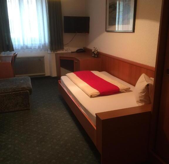 标准单人间, Jerolitsch