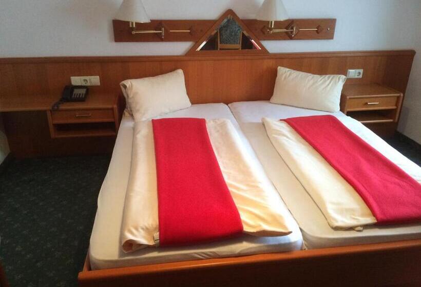 Семейный Номер, Jerolitsch