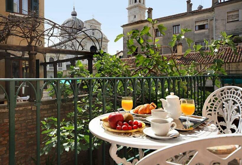 اتاق لوکس با چشم‌انداز, Casa Nicolo Priuli