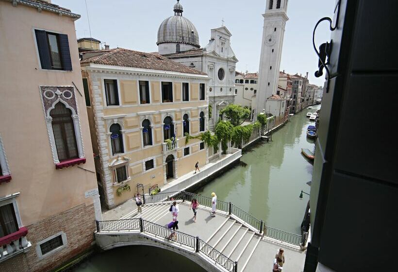 اتاق لوکس با چشم‌انداز, Casa Nicolo Priuli