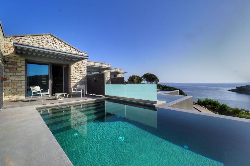 Полулюкс с Бассейном, Mövenpick Resort Agios Nikolaos Sivota
