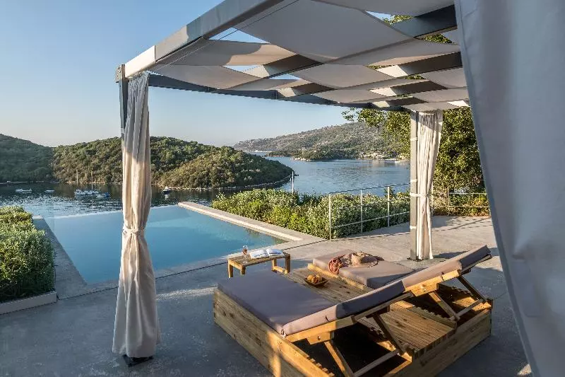 プール付きジュニアスイート, Mövenpick Resort Agios Nikolaos Sivota