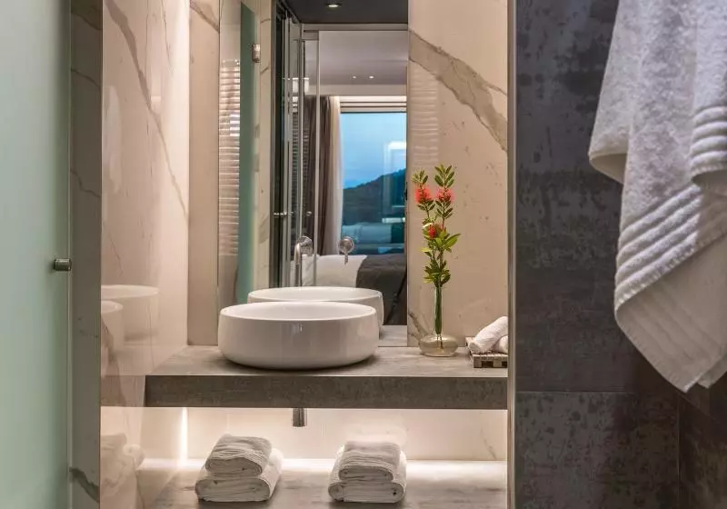 プール付きジュニアスイート, Mövenpick Resort Agios Nikolaos Sivota