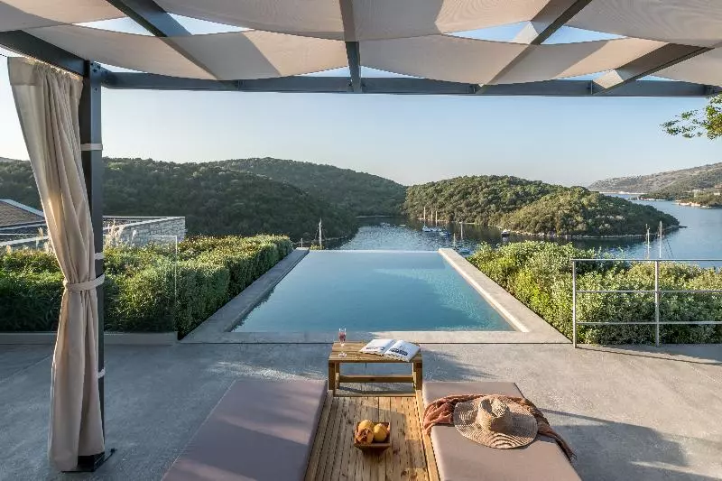 プール付きジュニアスイート, Mövenpick Resort Agios Nikolaos Sivota