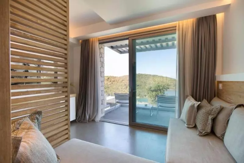 オーシャンビュージュニアスイート, Mövenpick Resort Agios Nikolaos Sivota