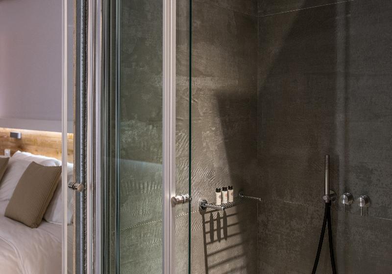 جناح جونيور مطلّ علي البحر, Mövenpick Resort Agios Nikolaos Sivota