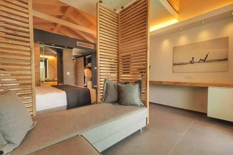オーシャンビュージュニアスイート, Mövenpick Resort Agios Nikolaos Sivota