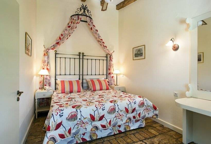 基本工作室, Fundana Villas