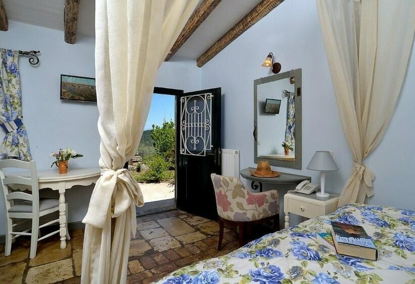 基本工作室, Fundana Villas