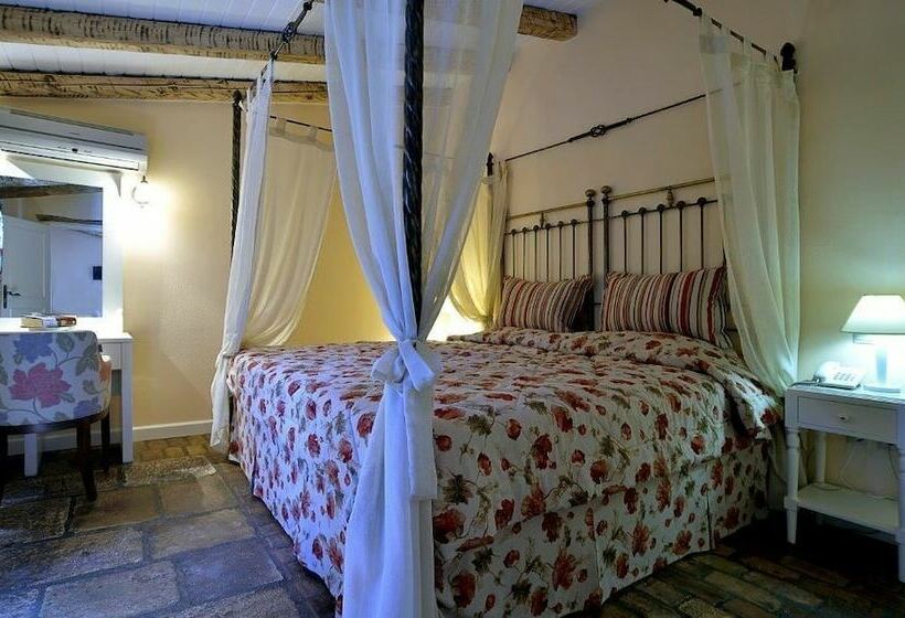 基本家庭间, Fundana Villas