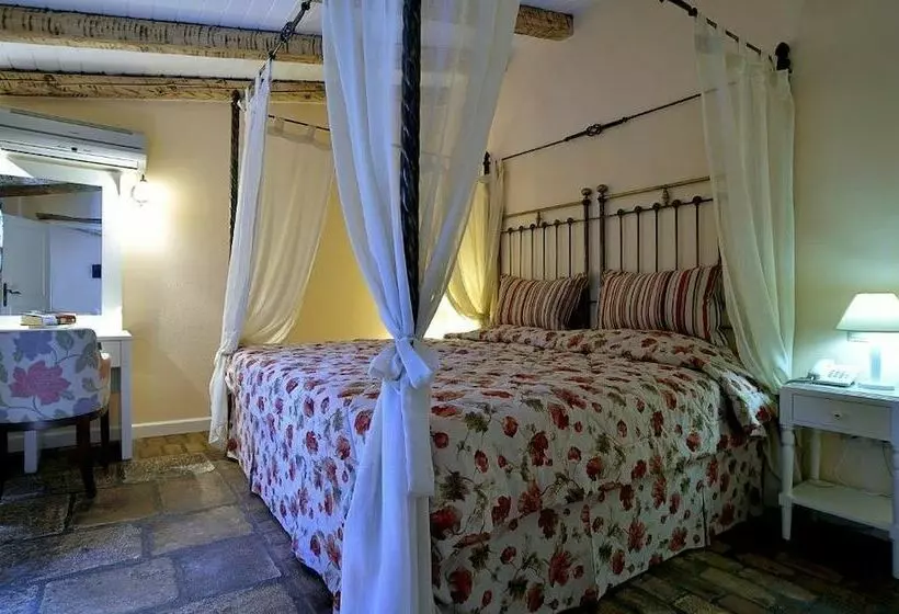 اتاق خانوادگی پایه, Fundana Villas