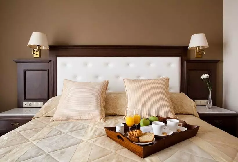 Chambre Standard Individuelle, Achillion Palace