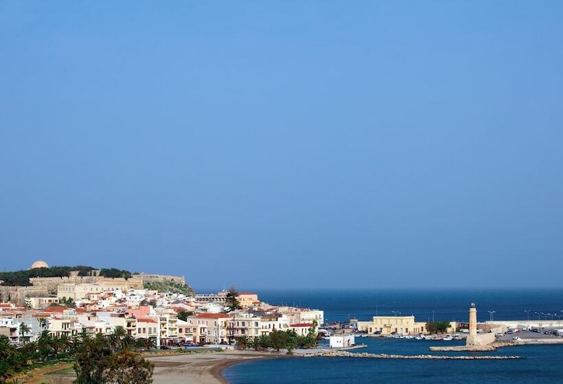 غرفة قياسية ثلاثية, Achillion Palace