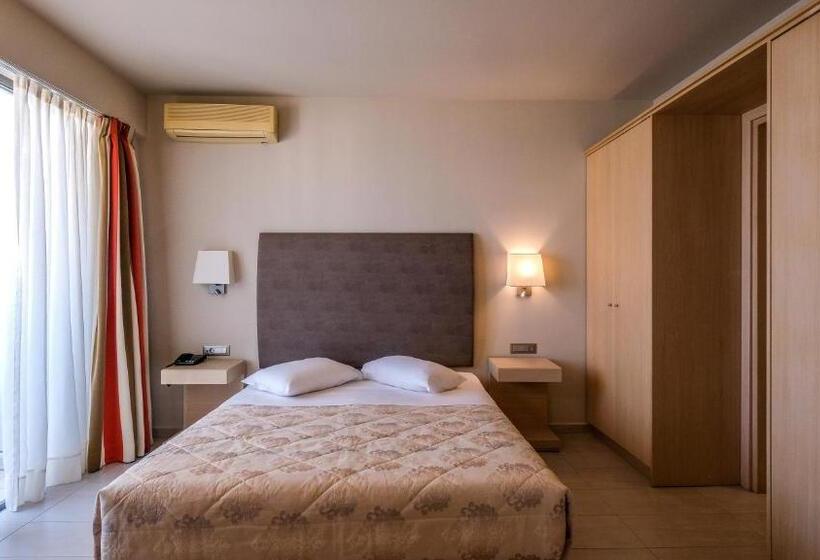 جناح جونيور مطلّ علي البحر, Achillion Palace