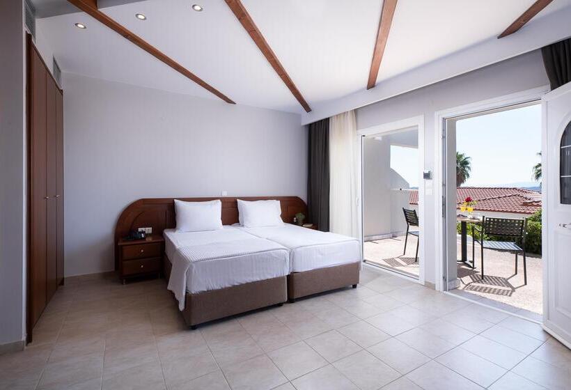 غرفة عائلية مطلّة علي الحديقة, Alexandros Palace