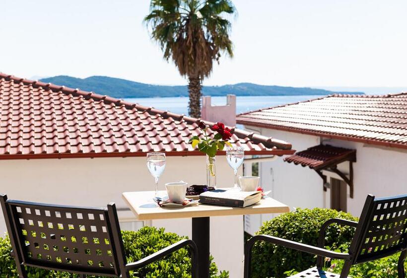 غرفة عائلية مطلّة علي الحديقة, Alexandros Palace