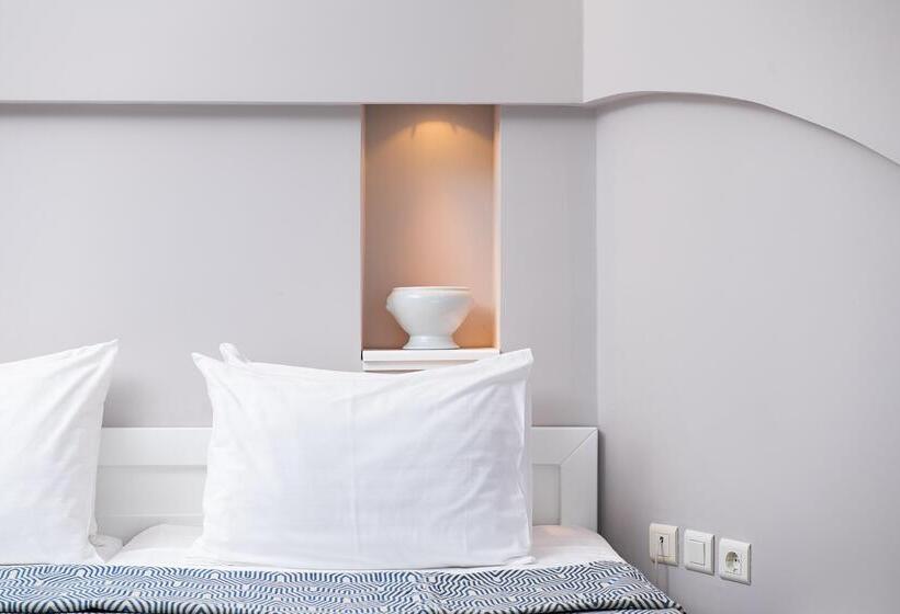 غرفة عائلية مطلّة علي البحر, Alexandros Palace