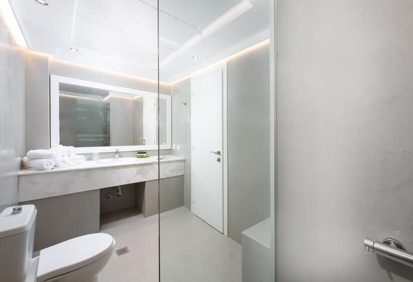 جناح عائلي, Alexandros Palace