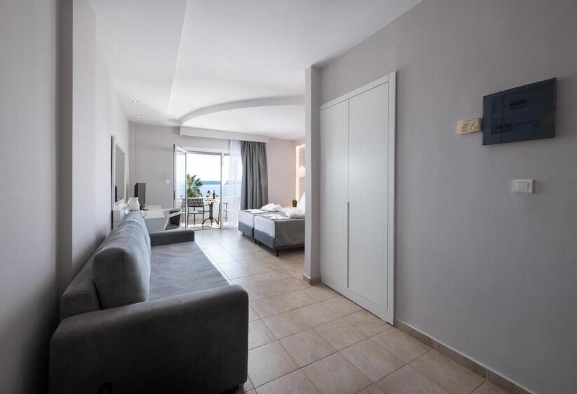 جناح عائلي, Alexandros Palace