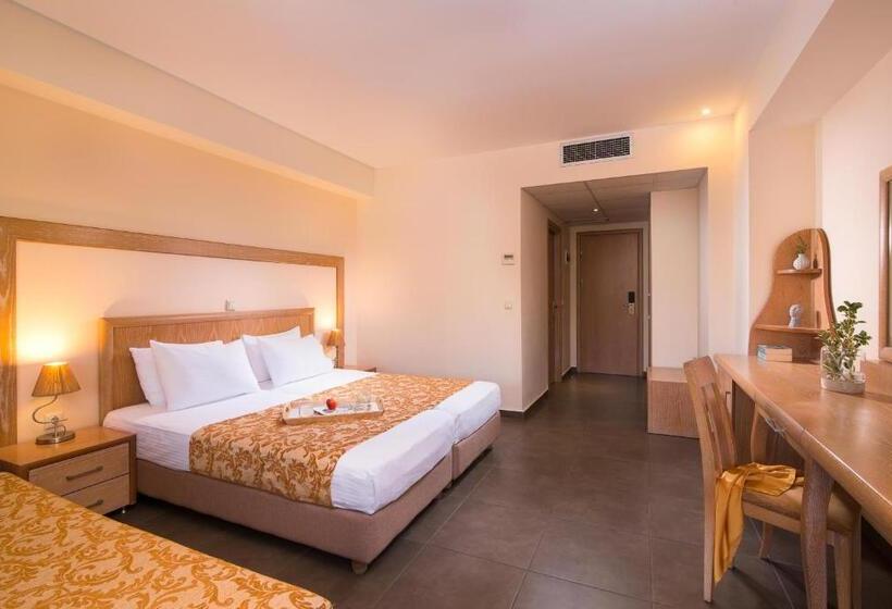 غرفة قياسية مطلّة علي حمام السباحة, Alexandros Palace