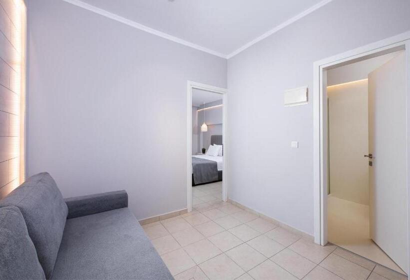 جناح جونيور, Alexandros Palace