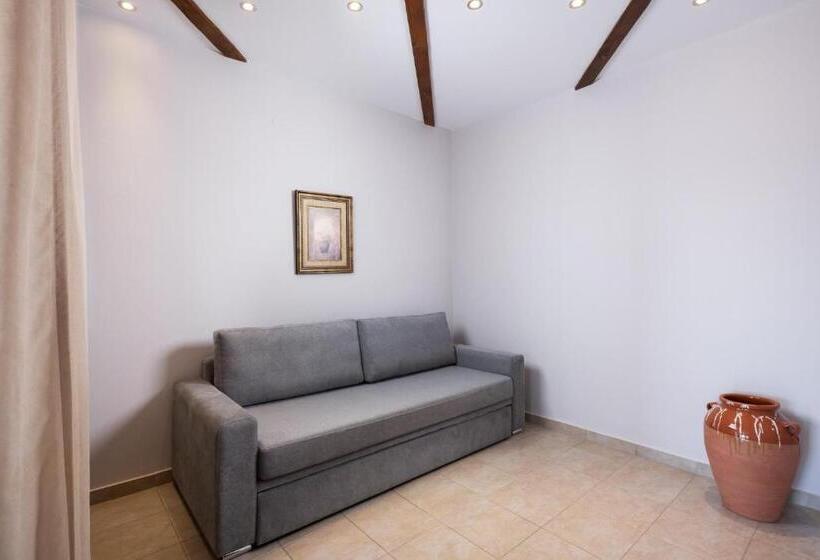 غرفة عائلية مطلّة علي الحديقة, Alexandros Palace