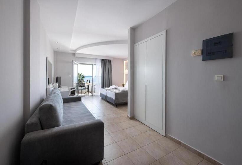 جناح عائلي, Alexandros Palace