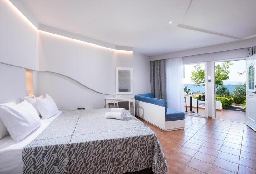 غرفة عائلية مطلّة علي البحر, Alexandros Palace