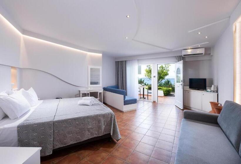 غرفة عائلية مطلّة علي البحر, Alexandros Palace