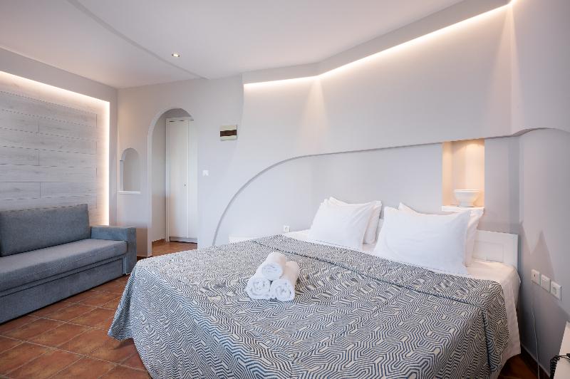 غرفة عائلية مطلّة علي البحر, Alexandros Palace