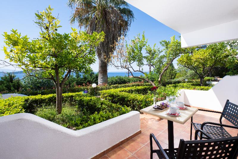 غرفة عائلية مطلّة علي البحر, Alexandros Palace