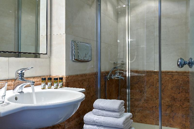 스탠다드 트리플 룸, Atrion