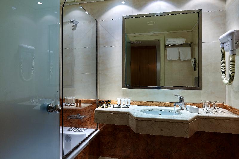 패밀리 룸, Atrion