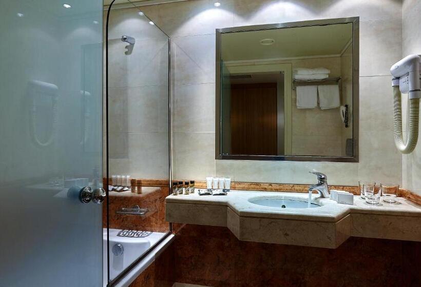 패밀리 룸, Atrion