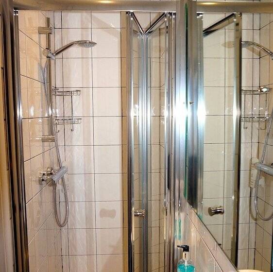 Четырехместный Номер Стандарт, Crestfield