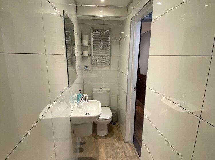 Номер Стандарт, Crestfield