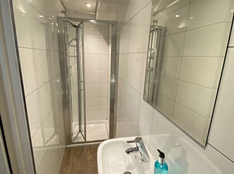 Номер Стандарт, Crestfield