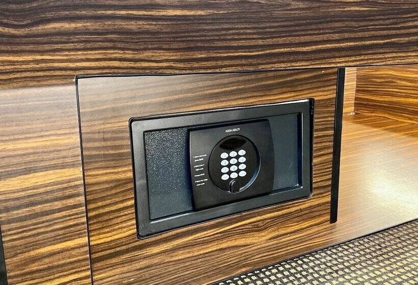 Номер Стандарт, Crestfield