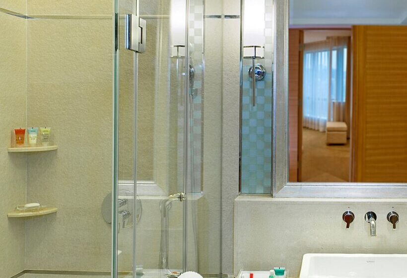 Superior Suite, Four Points By Sheraton Shenzhen