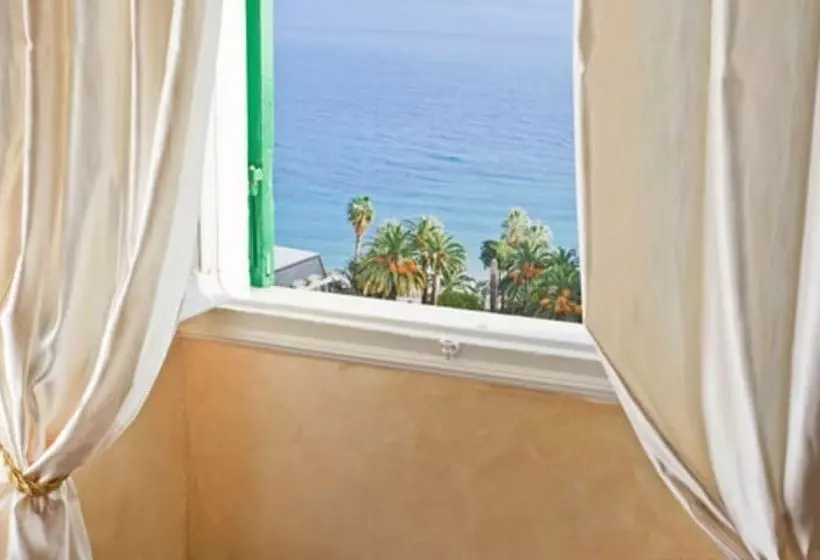 اتاق استاندارد با چشم‌انداز دریا, Grand Hotel & Des Anglais Spa