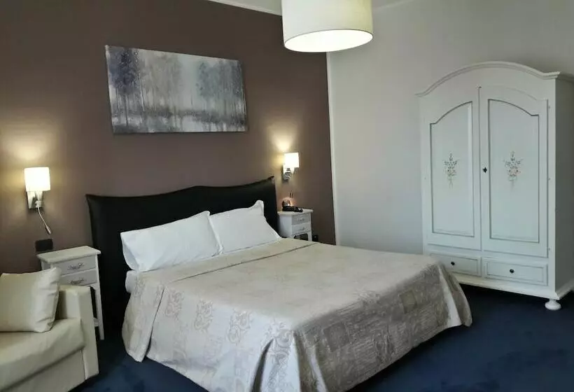 اتاق استاندارد سه نفره, Grand Hotel & Des Anglais Spa