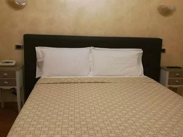اتاق استاندارد سه نفره, Grand Hotel & Des Anglais Spa