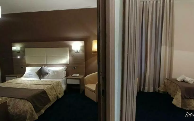 اتاق استاندارد چهار تخته, Grand Hotel & Des Anglais Spa