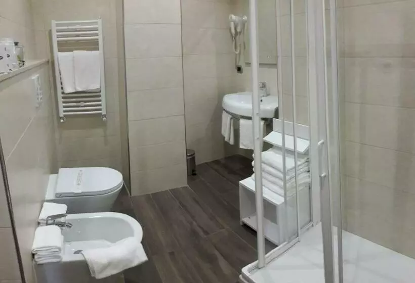 اتاق استاندارد چهار تخته, Grand Hotel & Des Anglais Spa