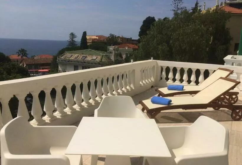 سوییت با چشم‌انداز دریا, Grand Hotel & Des Anglais Spa