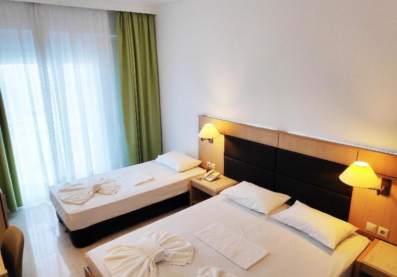 غرفة كلاسيكية ثلاثية, Halkidiki Palace