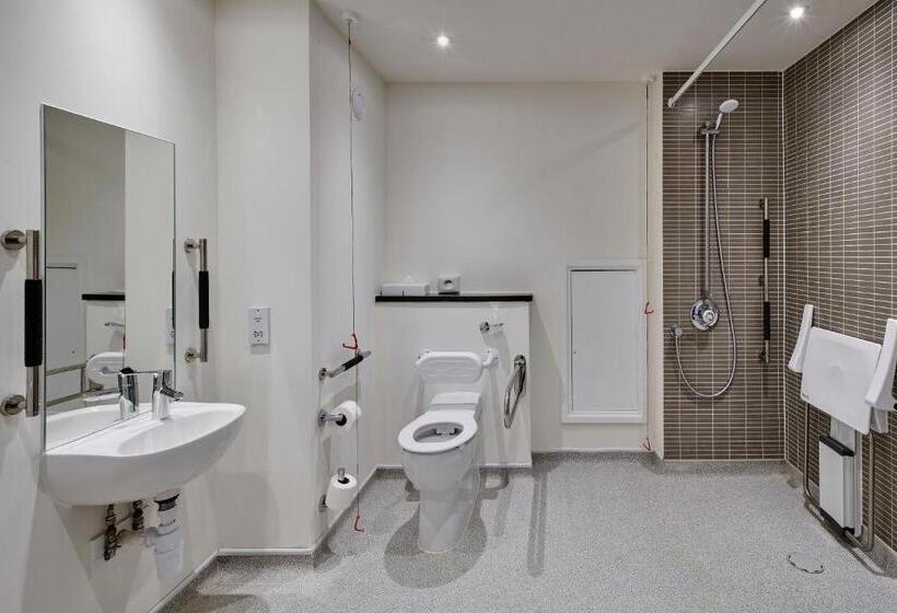 Номер Стандарт Адаптированный для Инвалидов, Holiday Inn Haydock, An Ihg