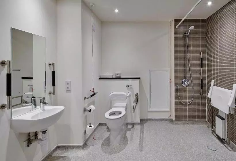 身障者適用スタンダードルーム, Holiday Inn Haydock, An Ihg